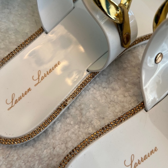 Lauren Lorraine White Sandals with Gold Chain - Picture 5 of 7